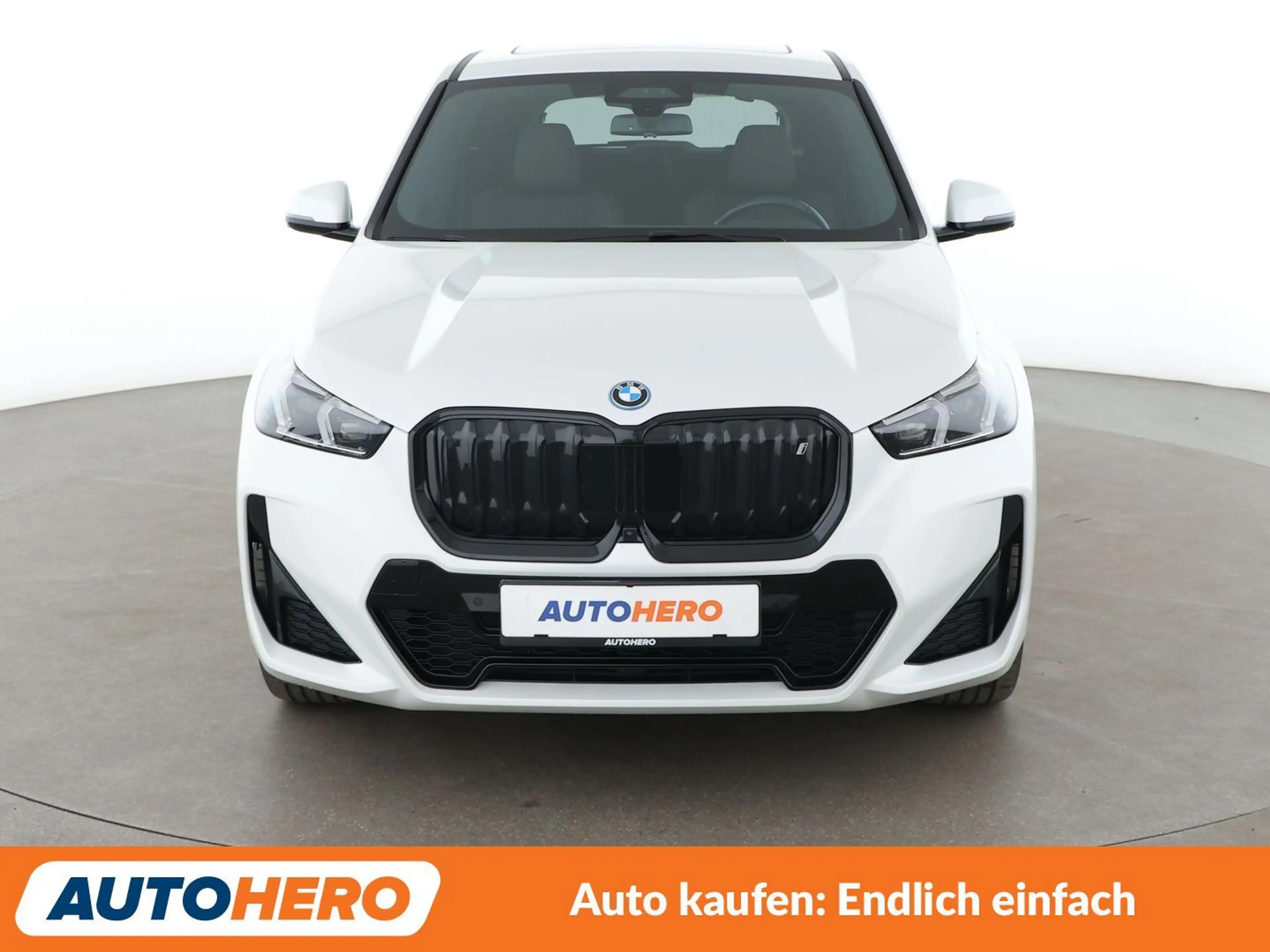BMW iX1 xDrive 30 M Sport — photo 9