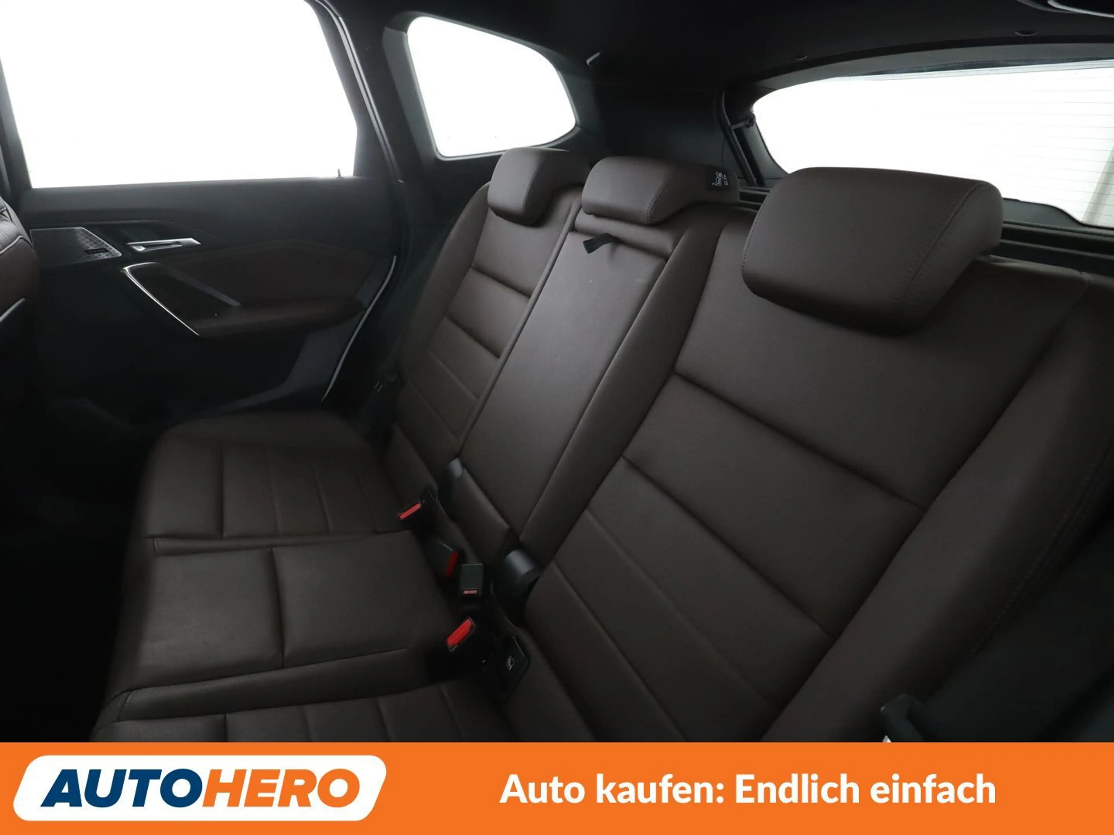 BMW iX1 xDrive 30 M Sport — photo 14