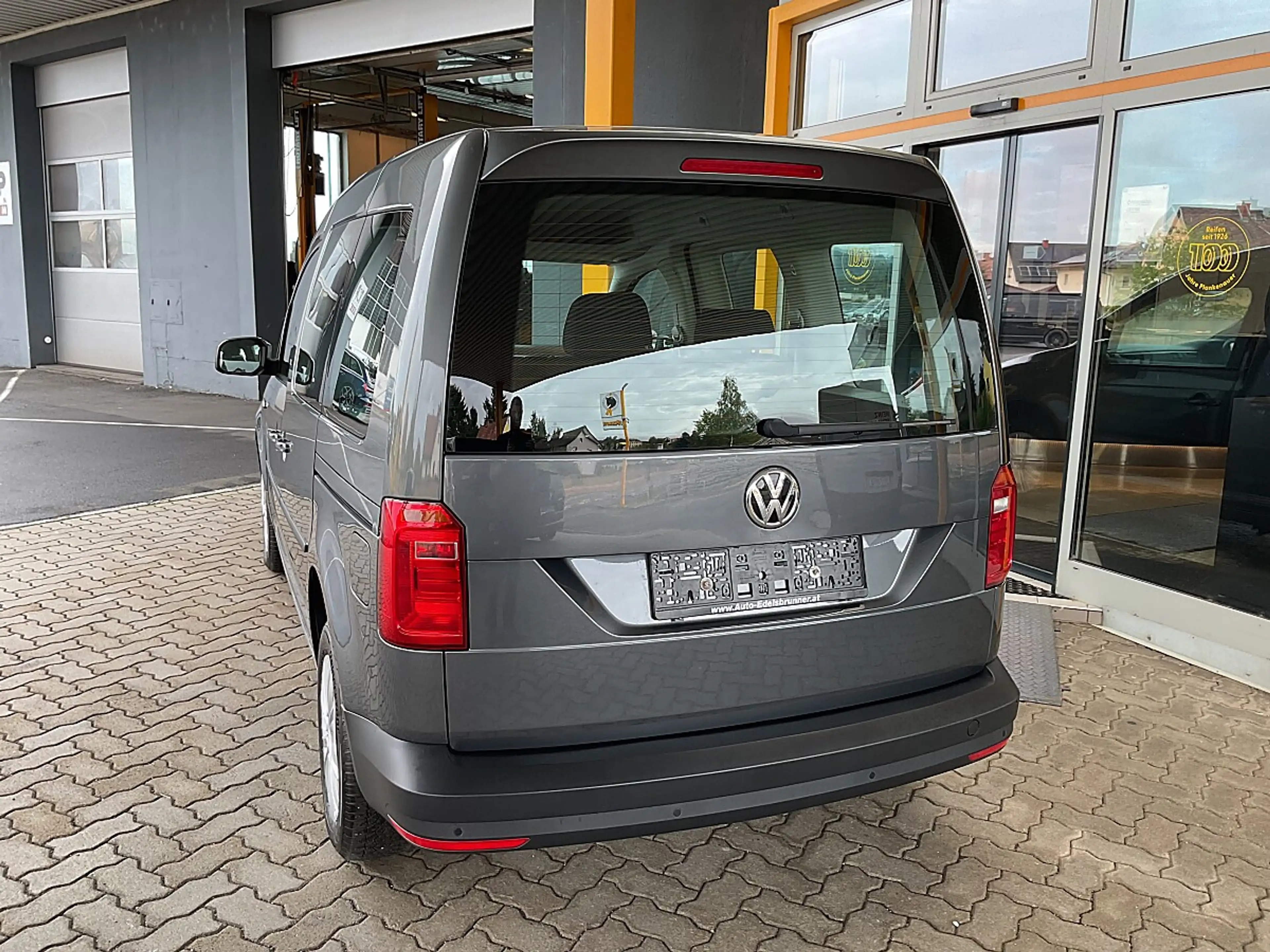 Volkswagen Caddy Kombi Trendline 2,0 TDI**NAVI*PDC** — photo 3
