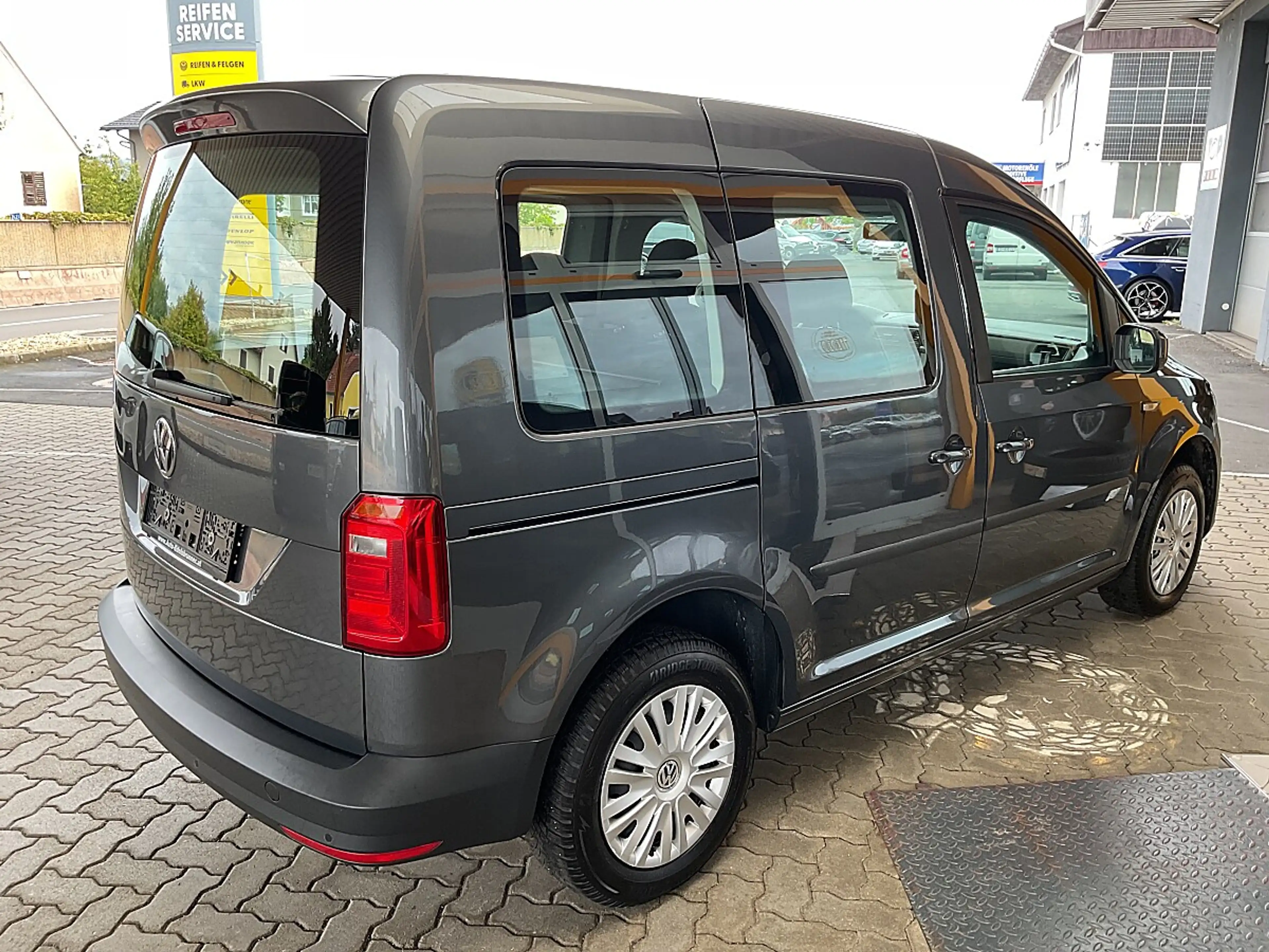 Volkswagen Caddy Kombi Trendline 2,0 TDI**NAVI*PDC** — photo 4