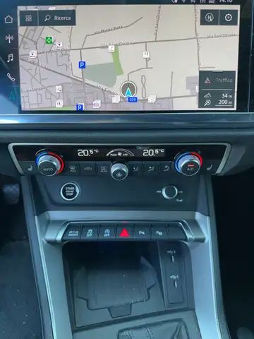 Audi Q3 view 14