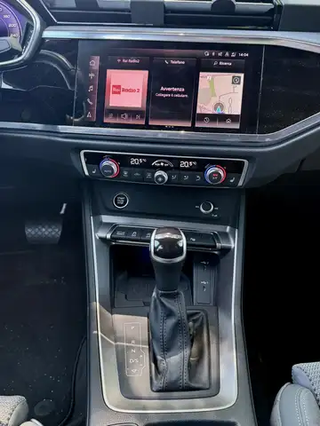 Audi Q3 view 13