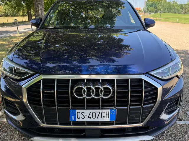 Audi Q3 view 4