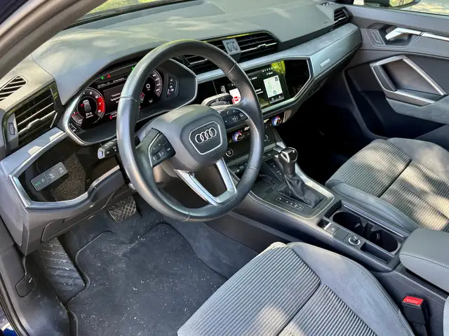 Audi Q3 view 9