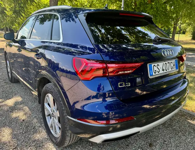 Audi Q3 view 3