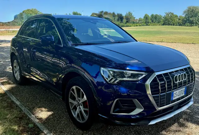 Audi Q3 view 7