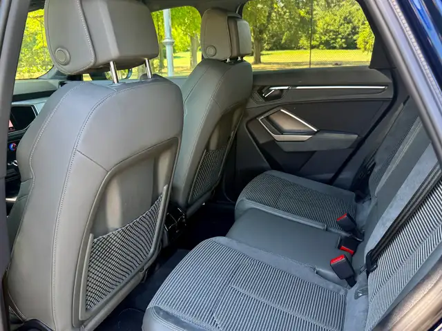 Audi Q3 view 11