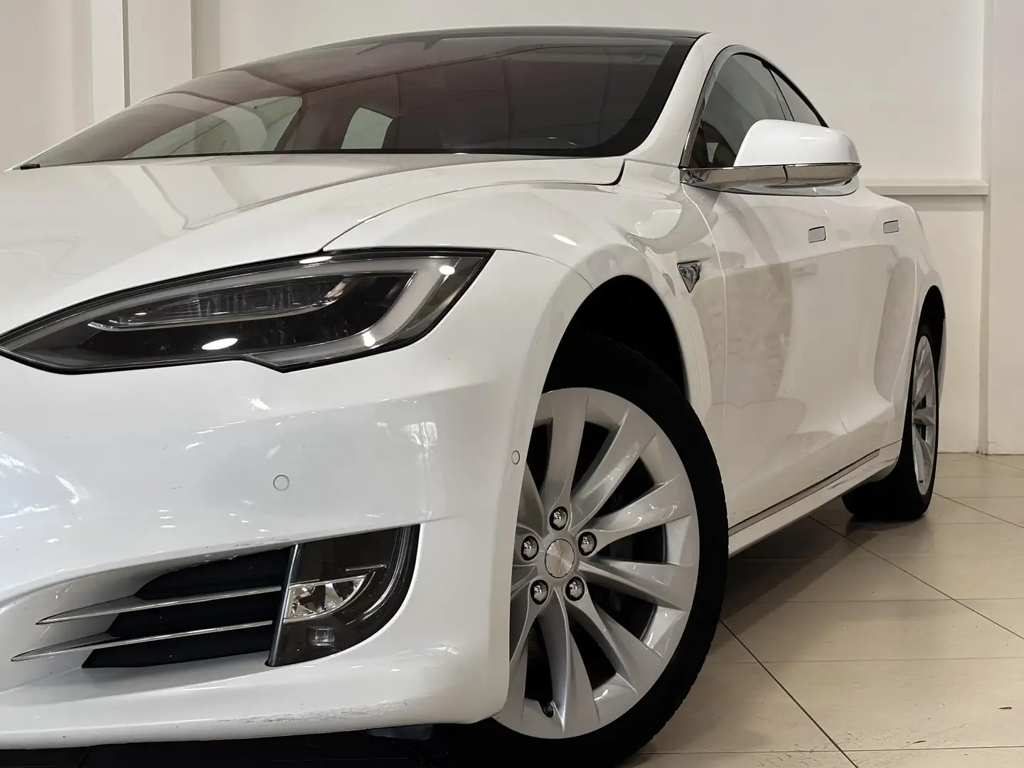 Tesla Model S 75D Base | 87% SOH | Wit metallic | Autopilot | Le Wit - 2