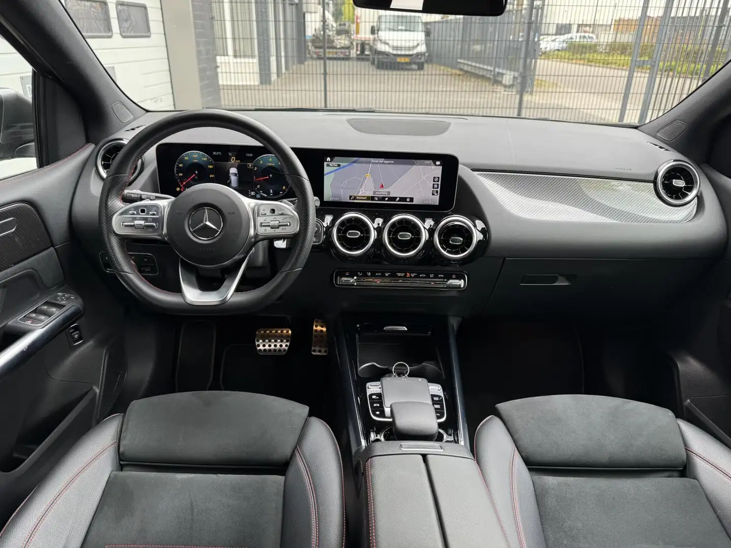 Mercedes-Benz B 200 Business Solution AMG Gris - 2
