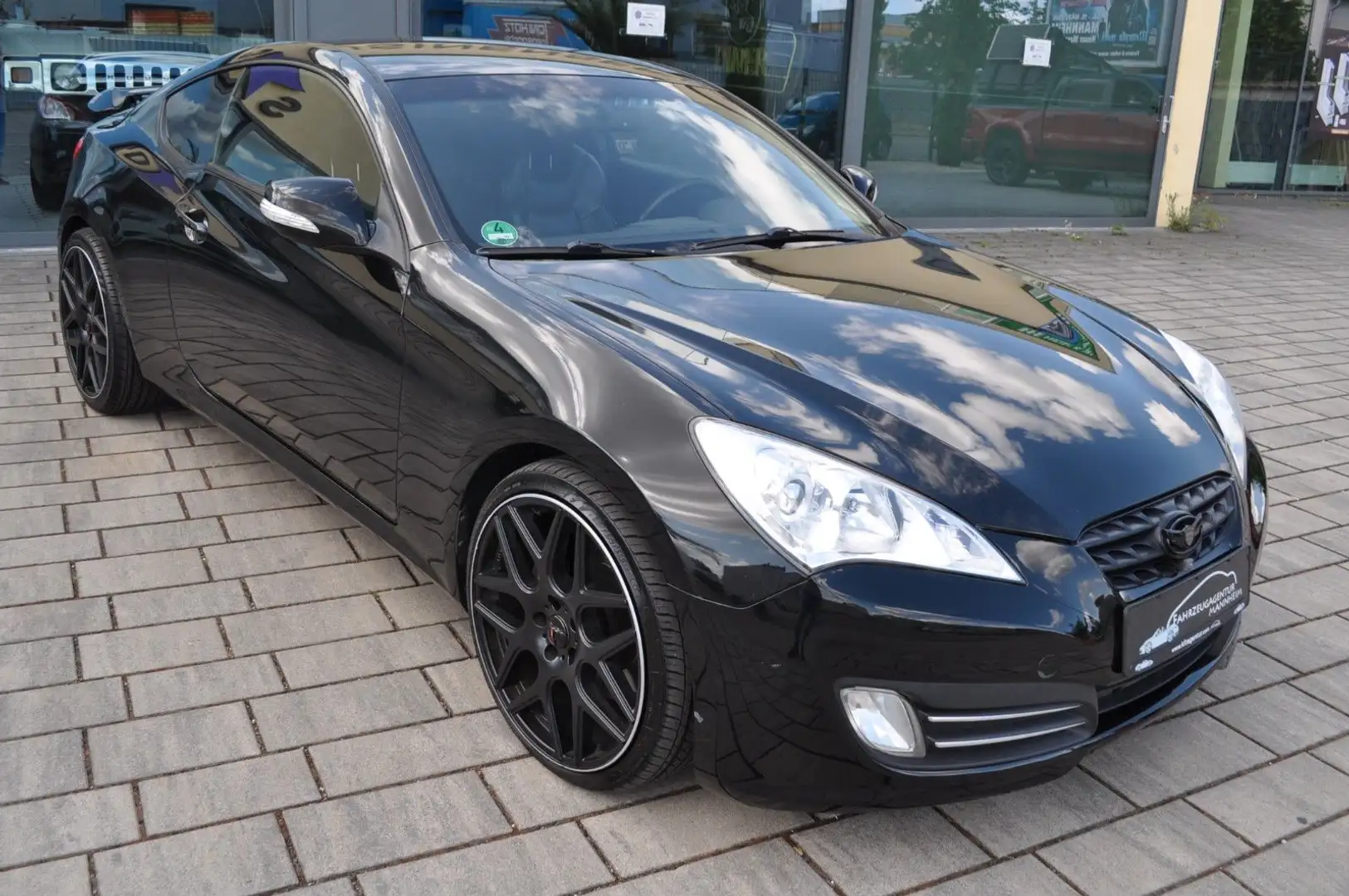 Hyundai Genesis 3.8 V6 Coupe * TUNING * Schwarz - 1
