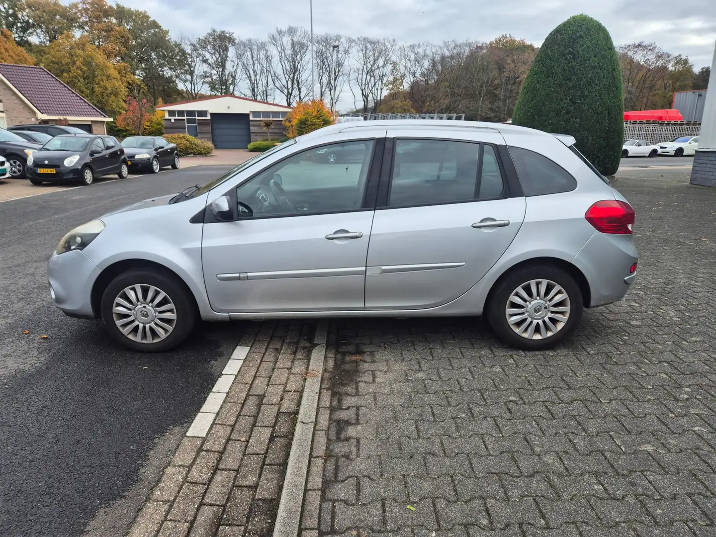 Renault Clio Estate 1.2 TCE Collection Airco Apk 02-26 Grijs - 2