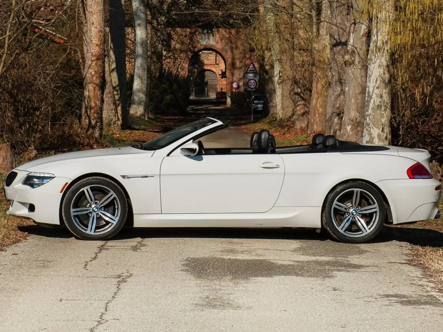 BMW M6 M6+Cabrio+5.0+V10+auto Bílá - 1