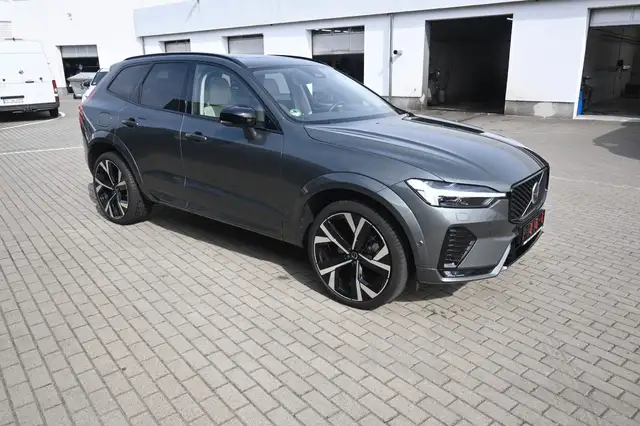 Volvo XC60 view 4