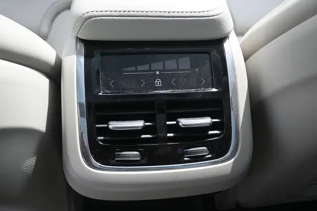 Volvo XC60 view 13