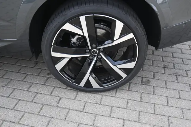 Volvo XC60 view 11