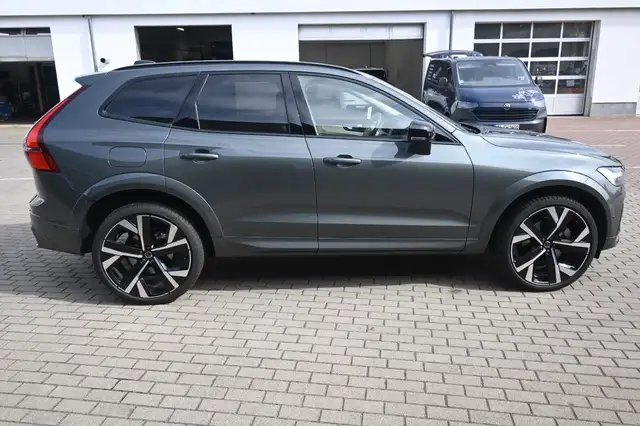 Volvo XC60 view 5