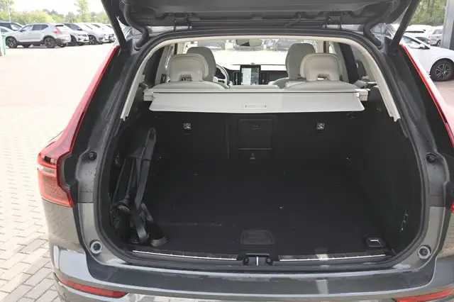 Volvo XC60 view 8
