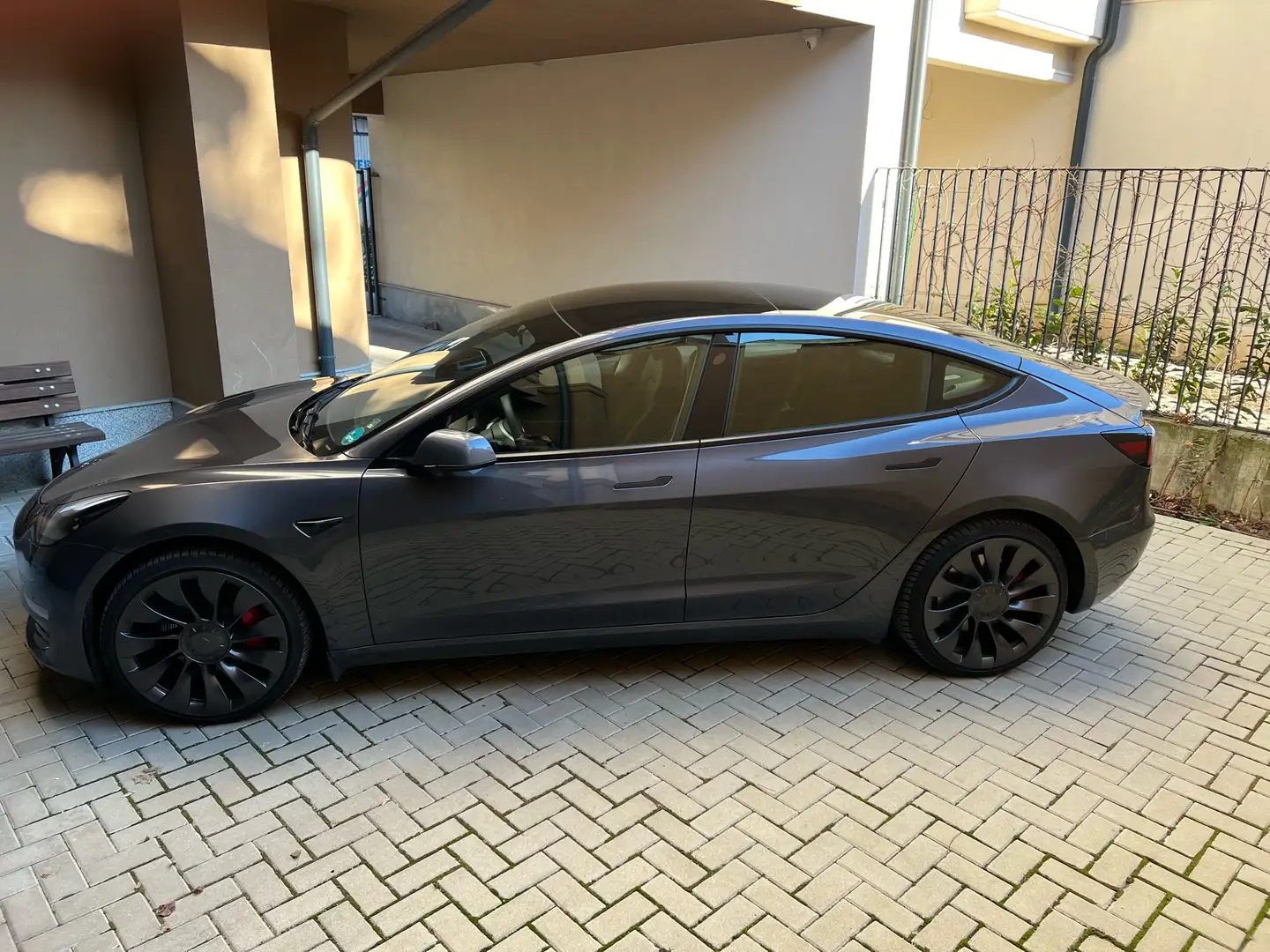 Tesla Model 3 Performance Gris - 1