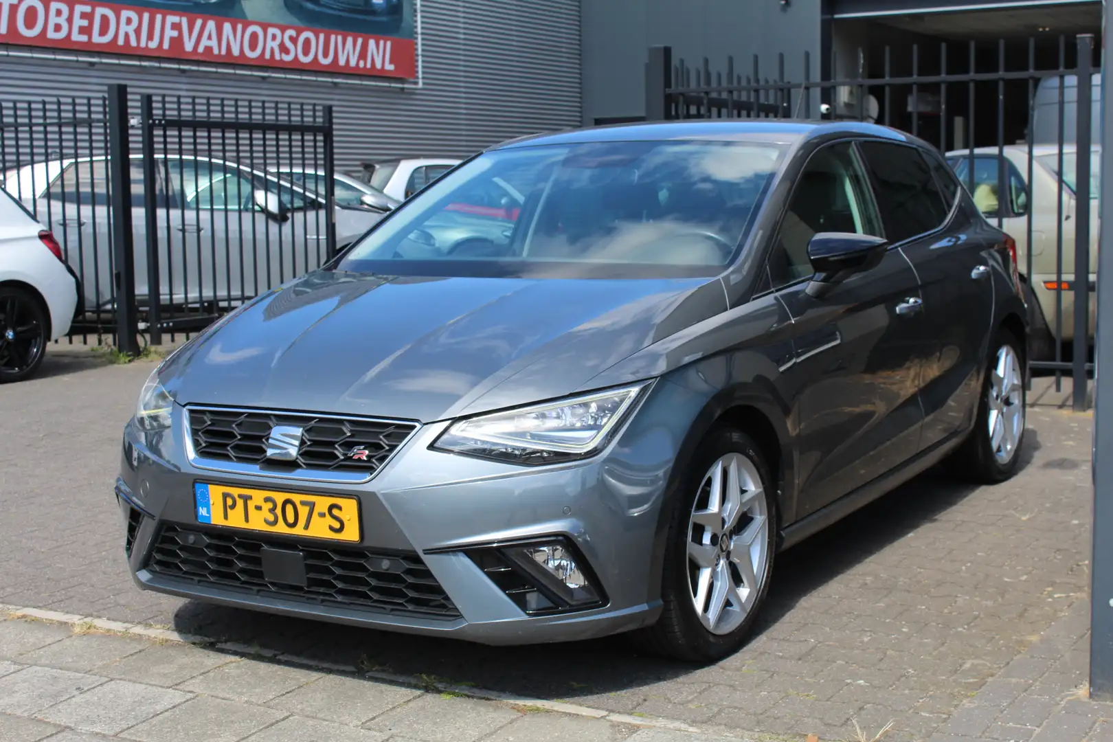 SEAT Ibiza 1.0 TSI FR Nieuw model Led Clima Navi Camera Ambia Grijs - 2