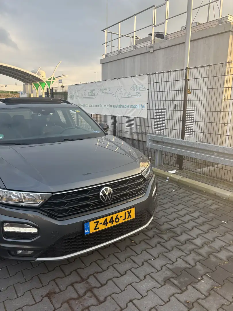 Volkswagen T-Roc 2.0 TDI Sport BnsR Grijs - 2
