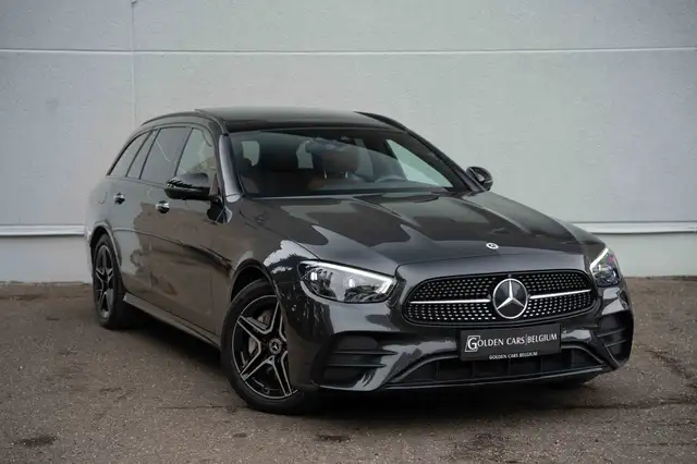 Mercedes-Benz 300 view 2