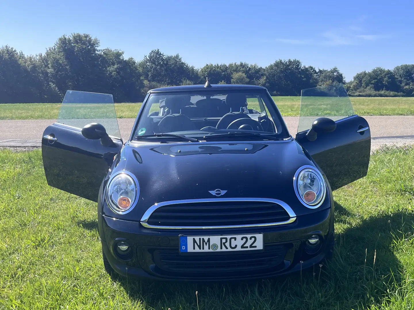 MINI One Cabrio One Schwarz - 1