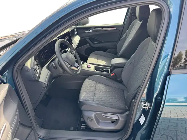 Volkswagen Tiguan view 4