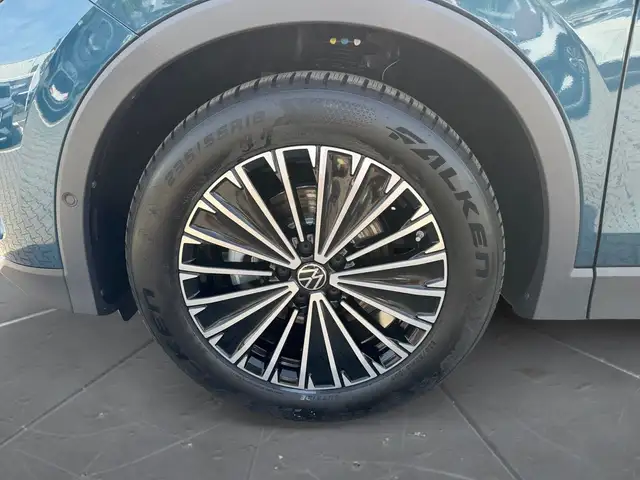 Volkswagen Tiguan view 15