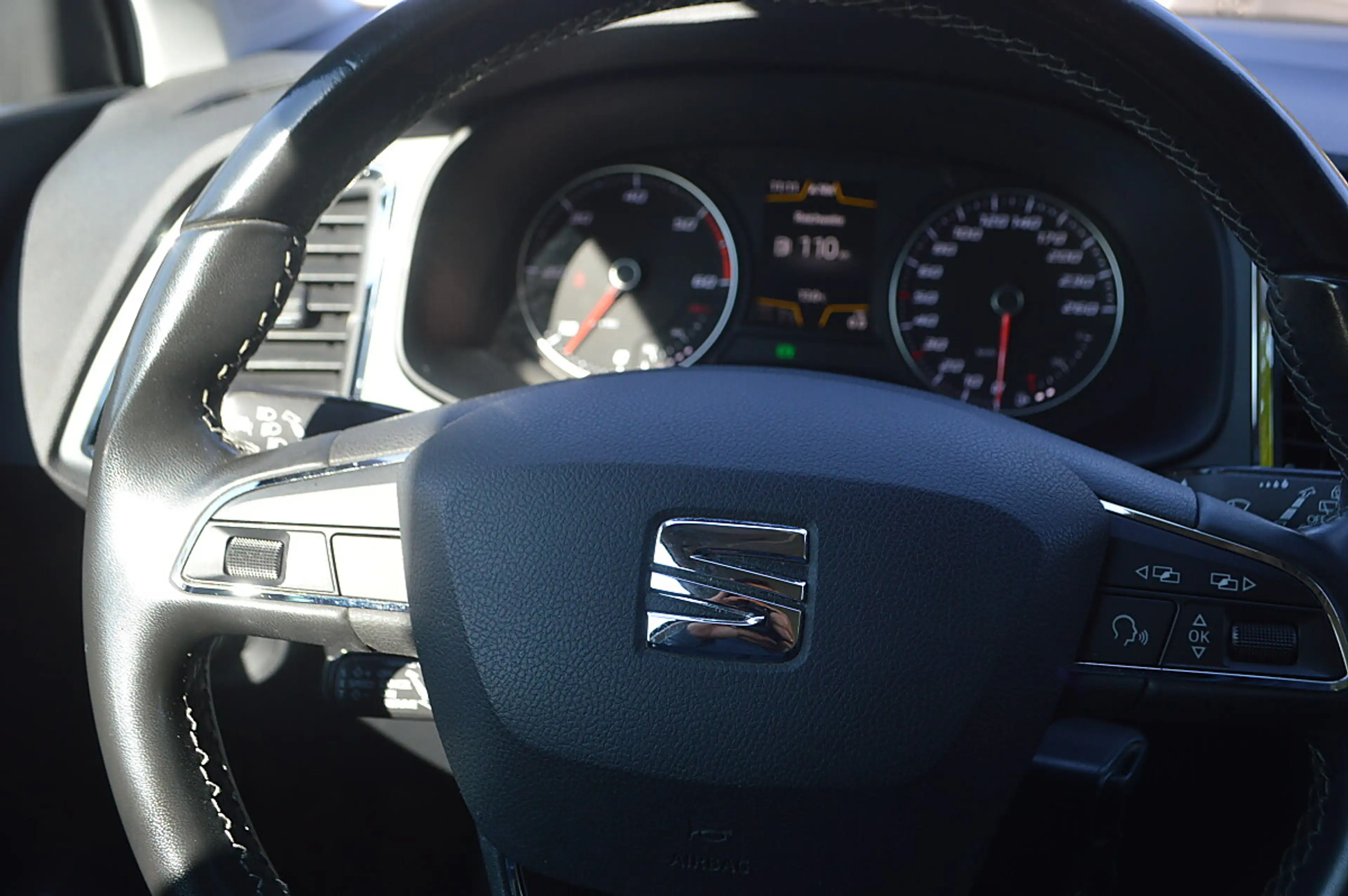 SEAT Ateca 2,0 4WD TDI+AHK+NAVI+Xenon+SHZ+ — photo 14