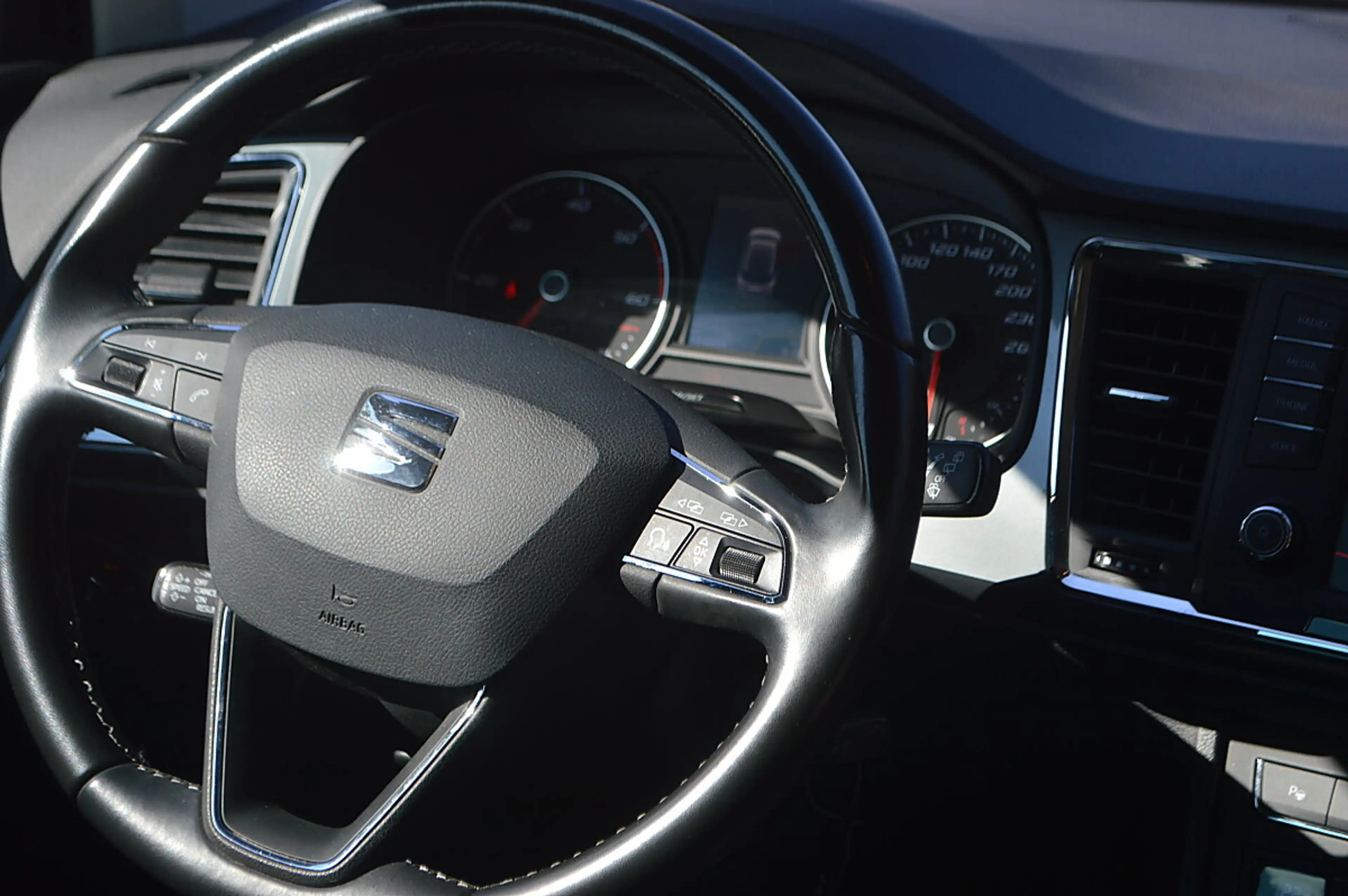 SEAT Ateca 2,0 4WD TDI+AHK+NAVI+Xenon+SHZ+ — photo 12