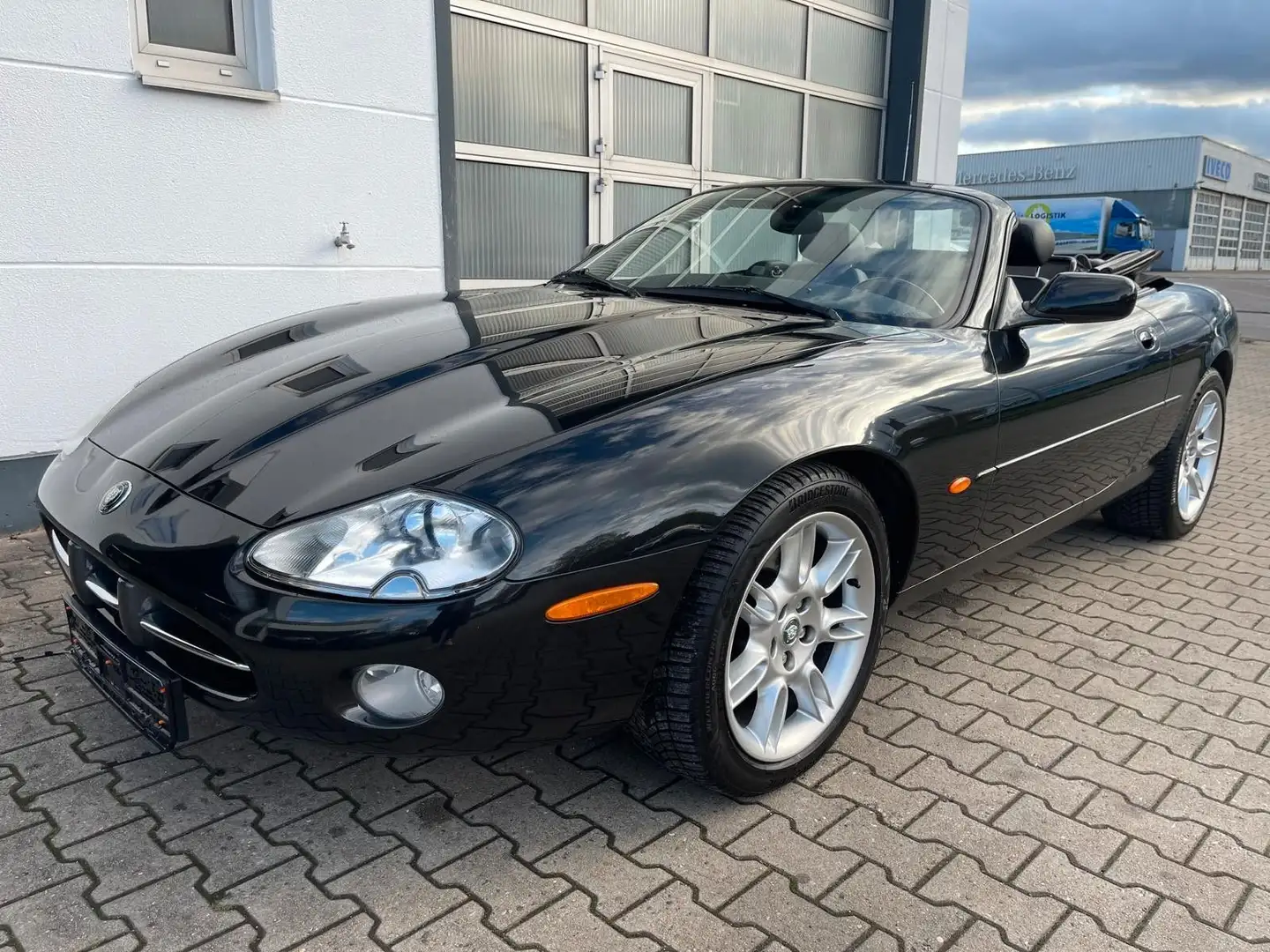Jaguar XK8 Cabriolet Facelift/2.Hd/SHZ/PDC/TEMPOMAT/... Noir - 1