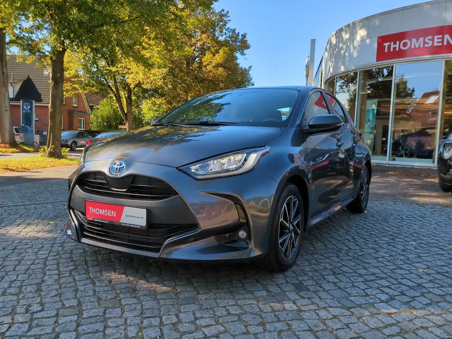 Toyota Yaris 1.5 D Team Deutschland ACC AUT LED Navi LM Grau - 2
