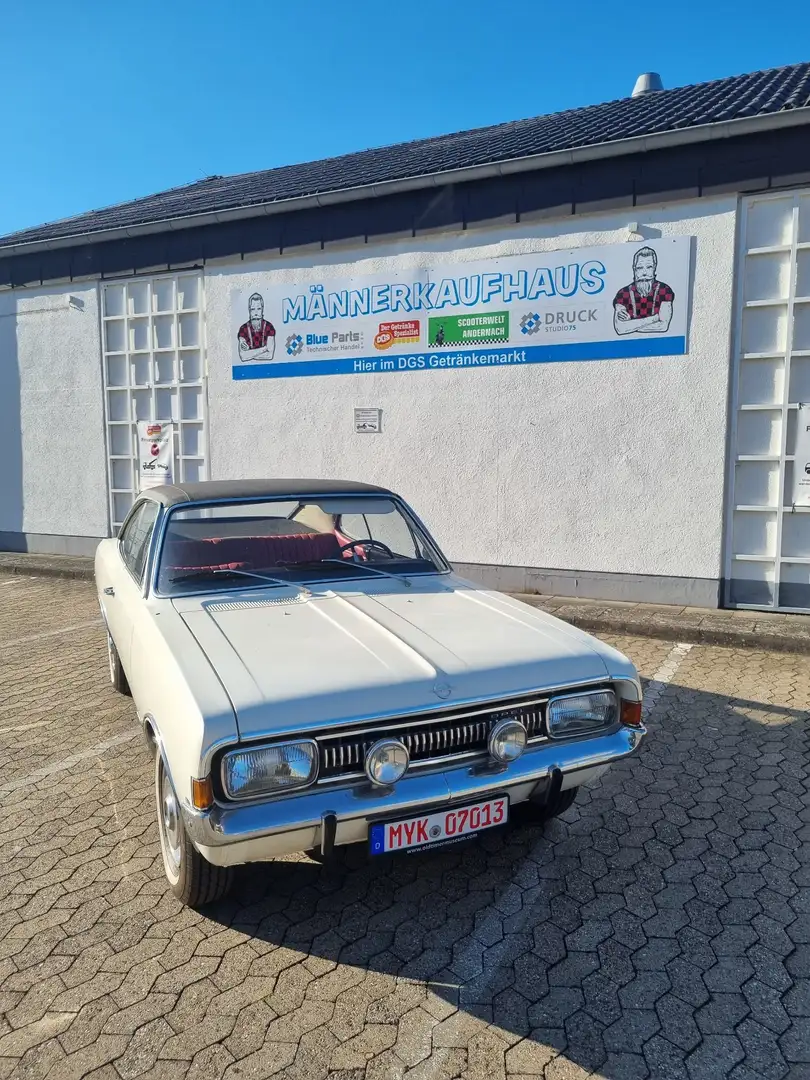 Opel Commodore A - 1
