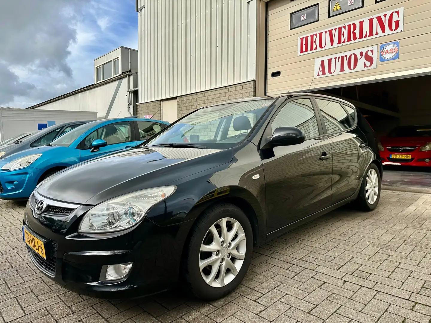 Hyundai i30 2.0 i Style | Airco | Cruise | PDC | Trekhaak Zwart - 1