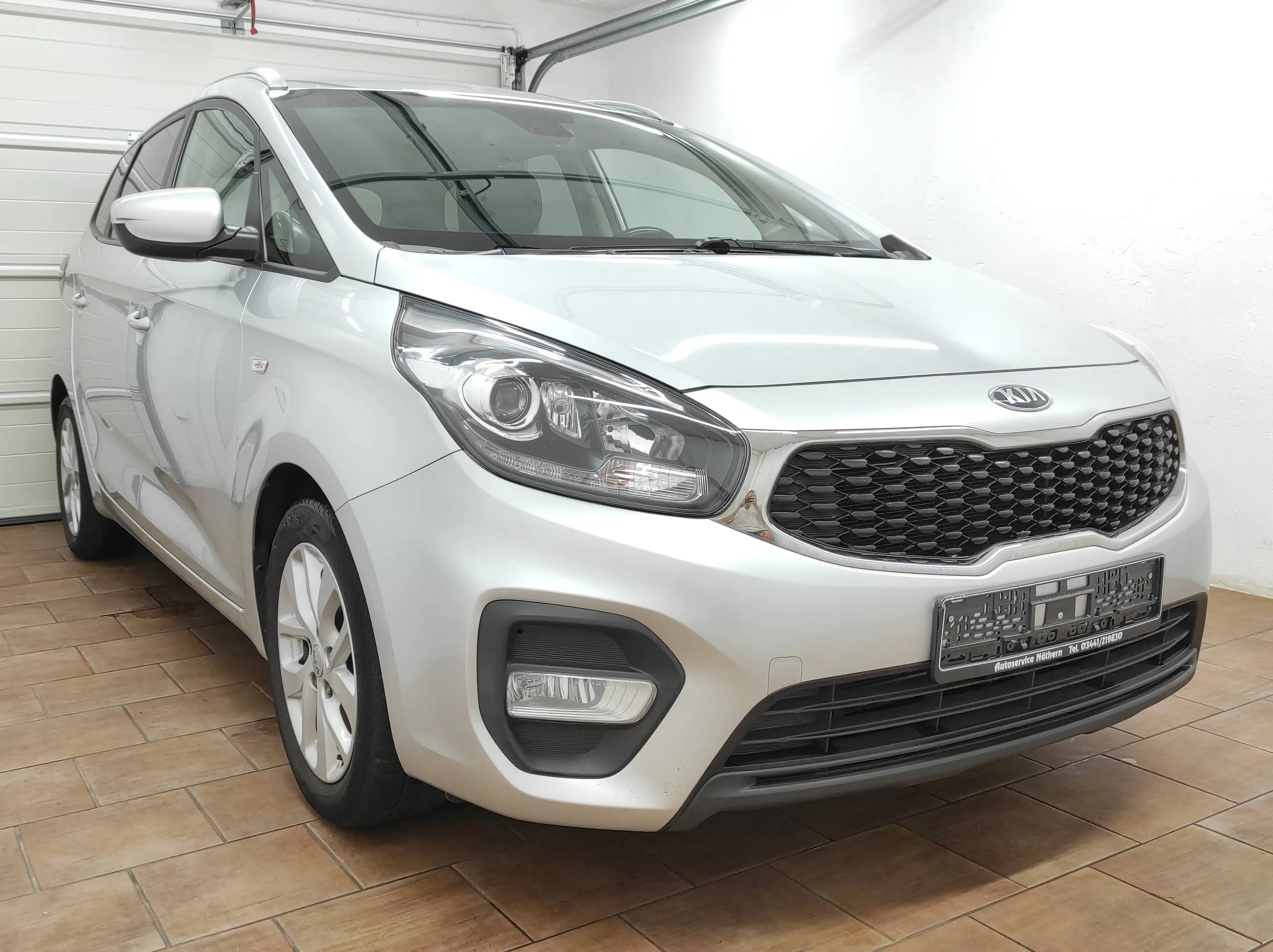 Kia Carens 2.0 KLIMA NAVI KAMERA TEMP BC EURO-6 PDC SHZ USB — photo 4