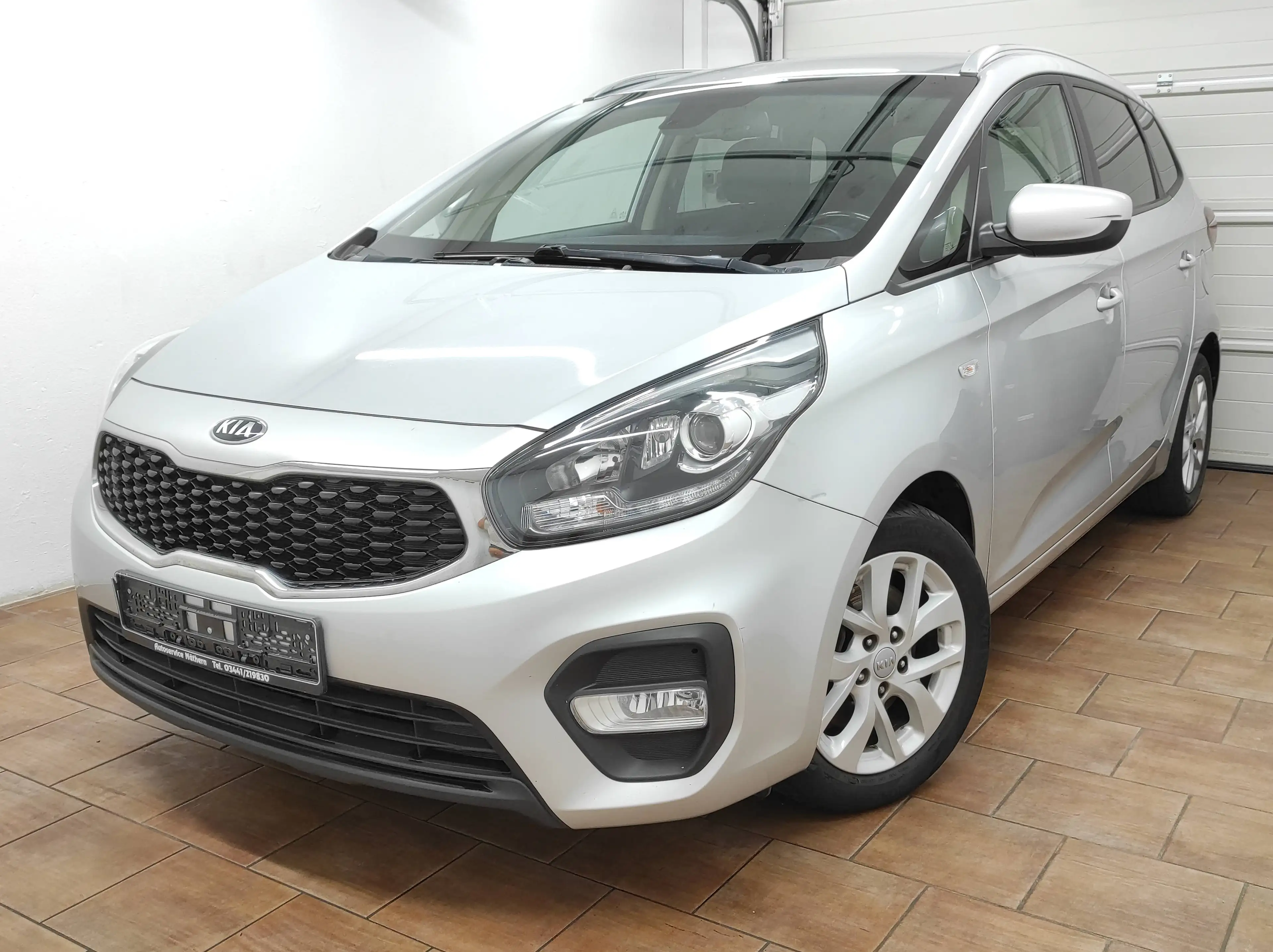 Kia Carens 2.0 KLIMA NAVI KAMERA TEMP BC EURO-6 PDC SHZ USB