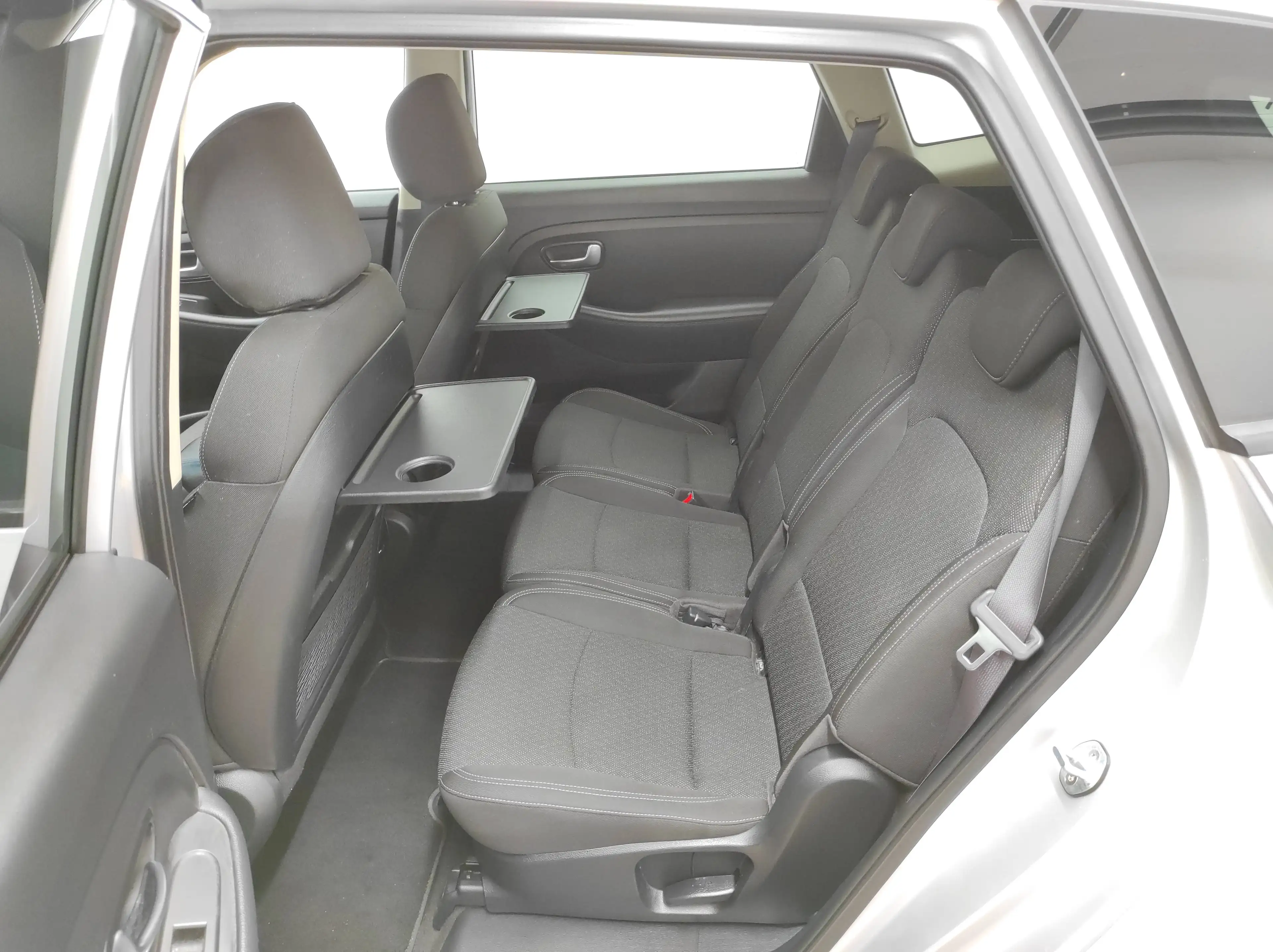 Kia Carens 2.0 KLIMA NAVI KAMERA TEMP BC EURO-6 PDC SHZ USB — photo 11