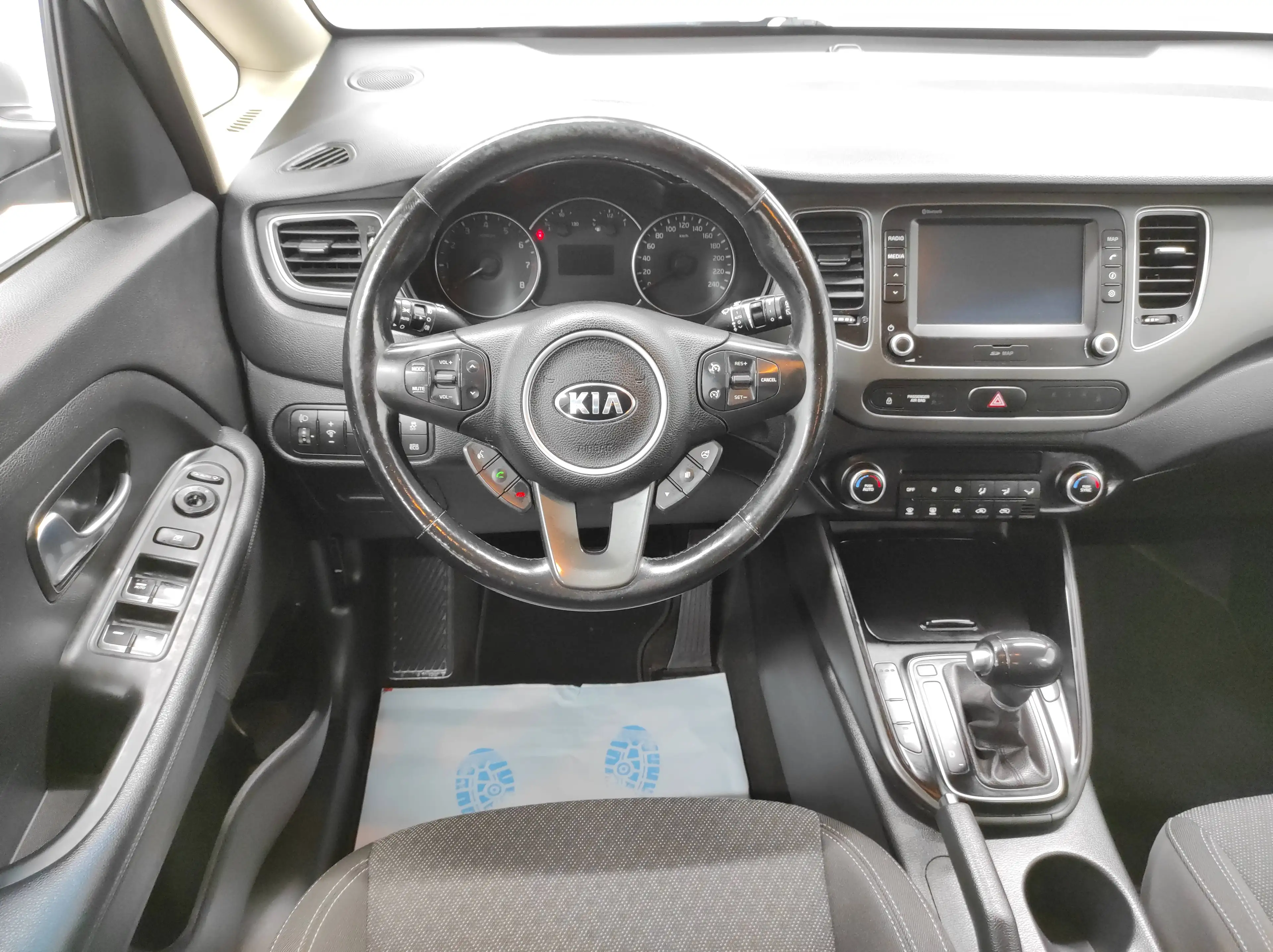 Kia Carens 2.0 KLIMA NAVI KAMERA TEMP BC EURO-6 PDC SHZ USB — photo 12