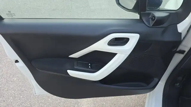 Peugeot 208 view 7