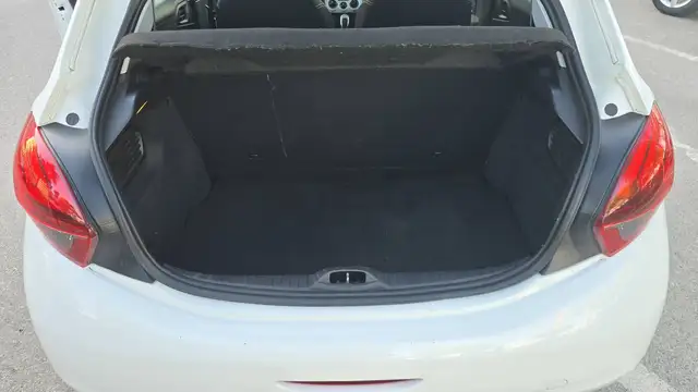 Peugeot 208 view 14