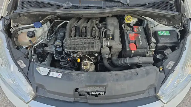 Peugeot 208 view 15