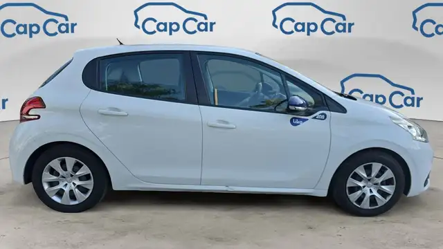 Peugeot 208 view 4