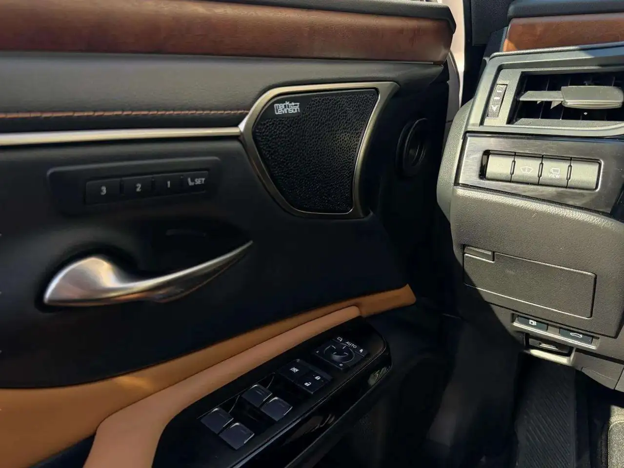 Lexus ES снимка Lexus ES