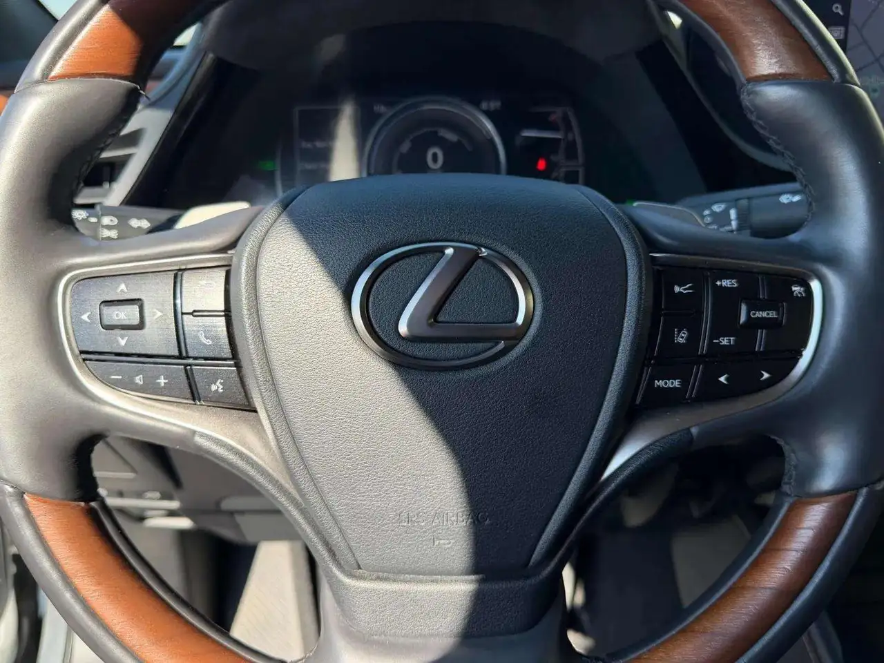 Lexus ES снимка Lexus ES