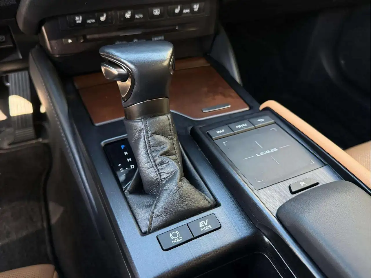 Lexus ES снимка Lexus ES