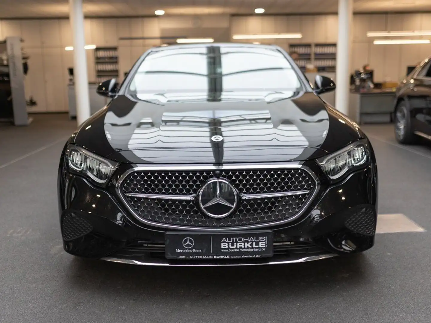 Mercedes-Benz E 220 d Avantgarde Advanced,LED,Pano,Distr,Totw Negro - 2
