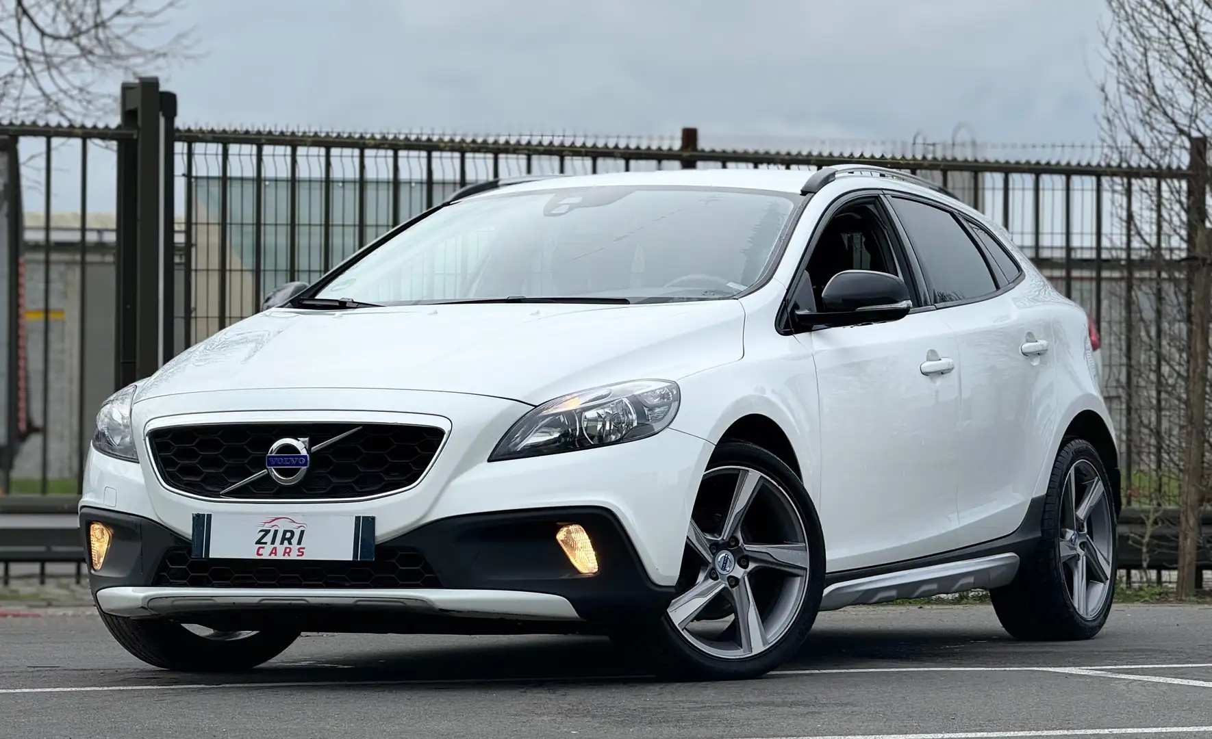 Volvo V40 Cross Country 1.6 D2 Kinetic Wit - 2