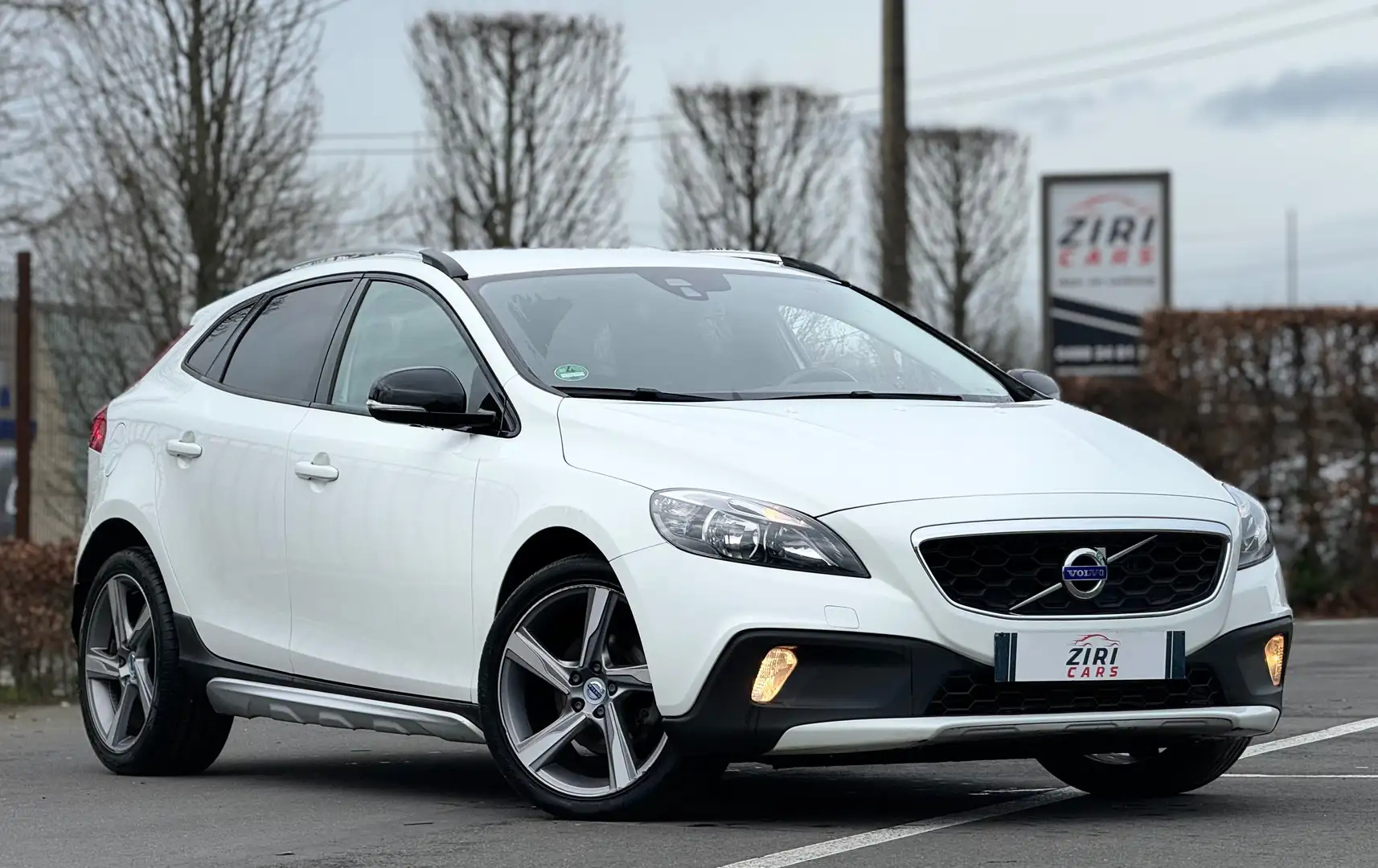 Volvo V40 Cross Country 1.6 D2 Kinetic Wit - 1
