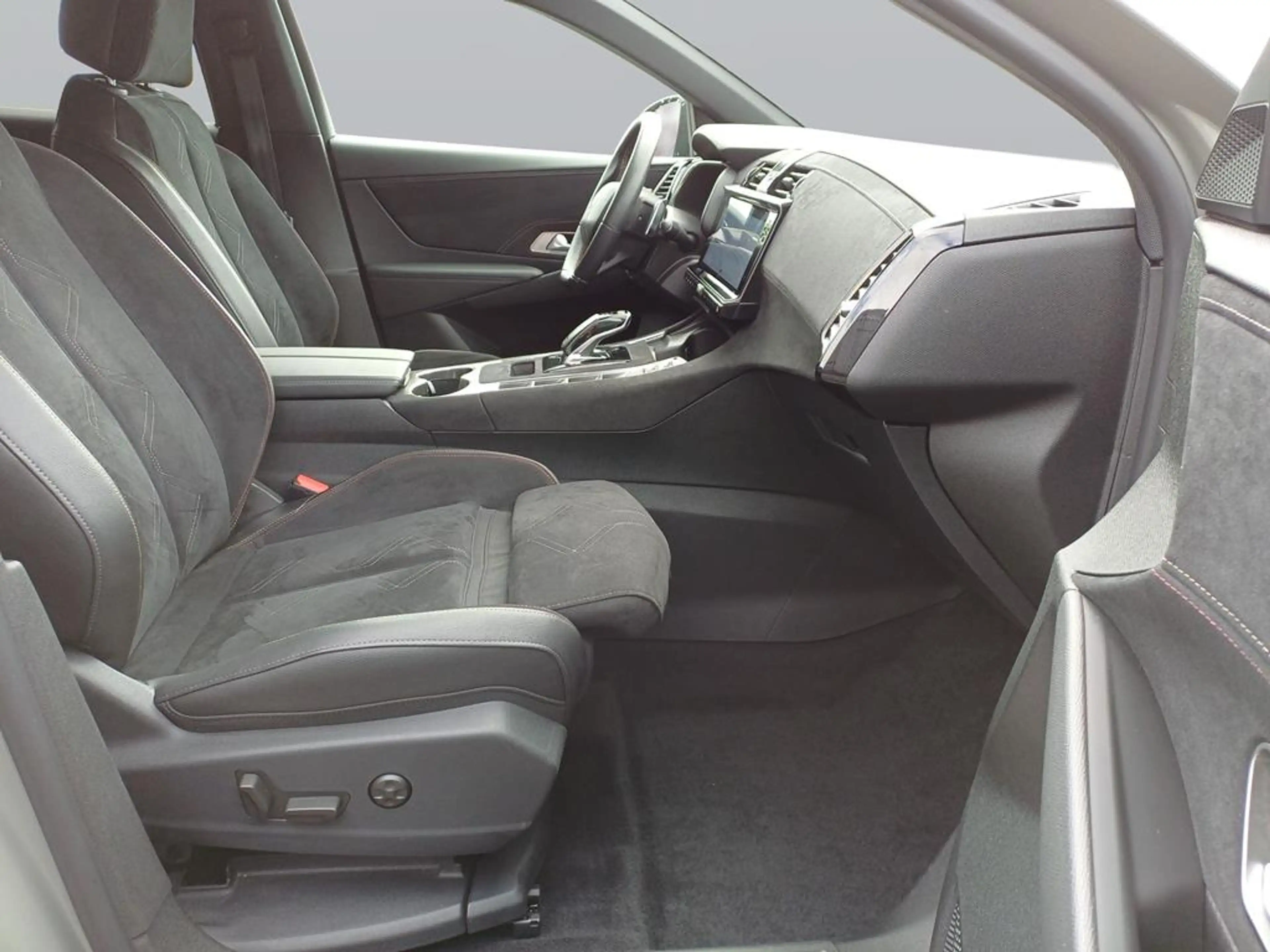 DS Automobiles DS 7 Performance Line + — photo 13
