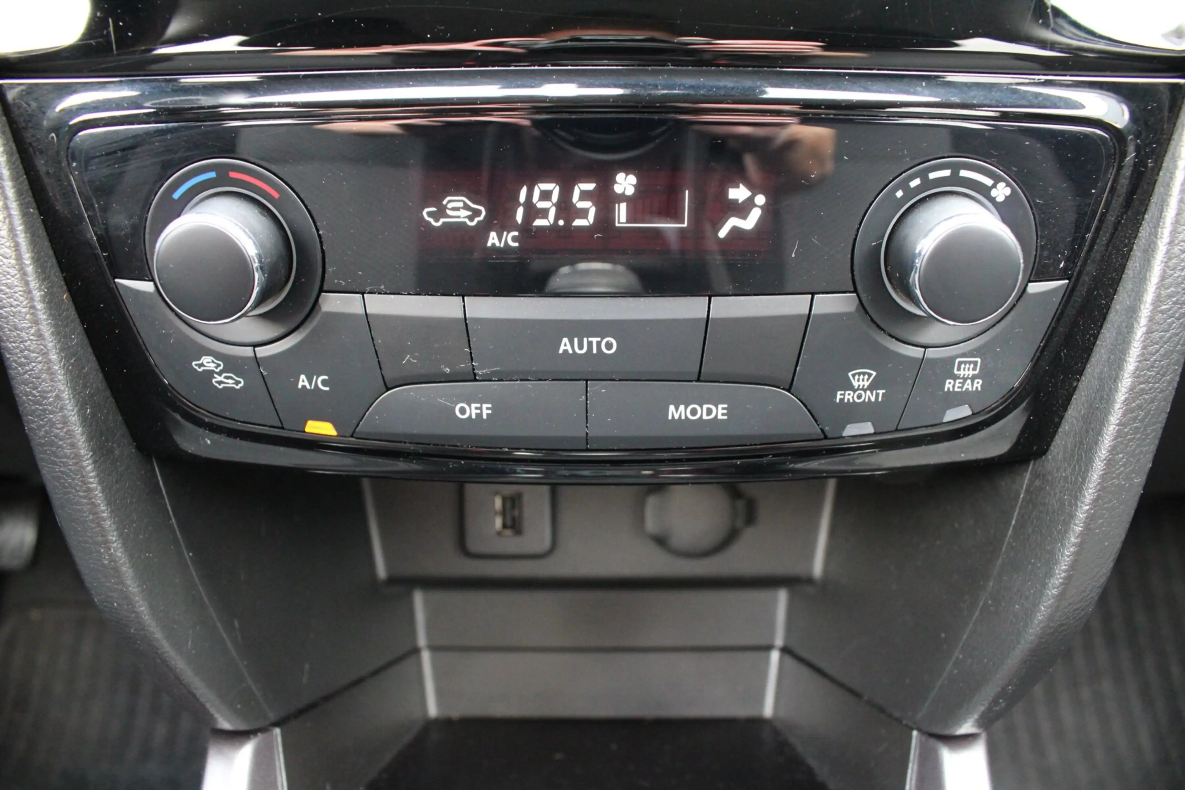 Suzuki Vitara 1.4 Boosterjet Select Smart Hybrid ACC/Camera/Stoe — photo 31
